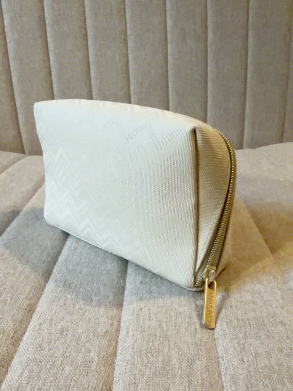 Missoni for Delta One White Chevron Cosmetic Travel Case - Picture 2 of 4